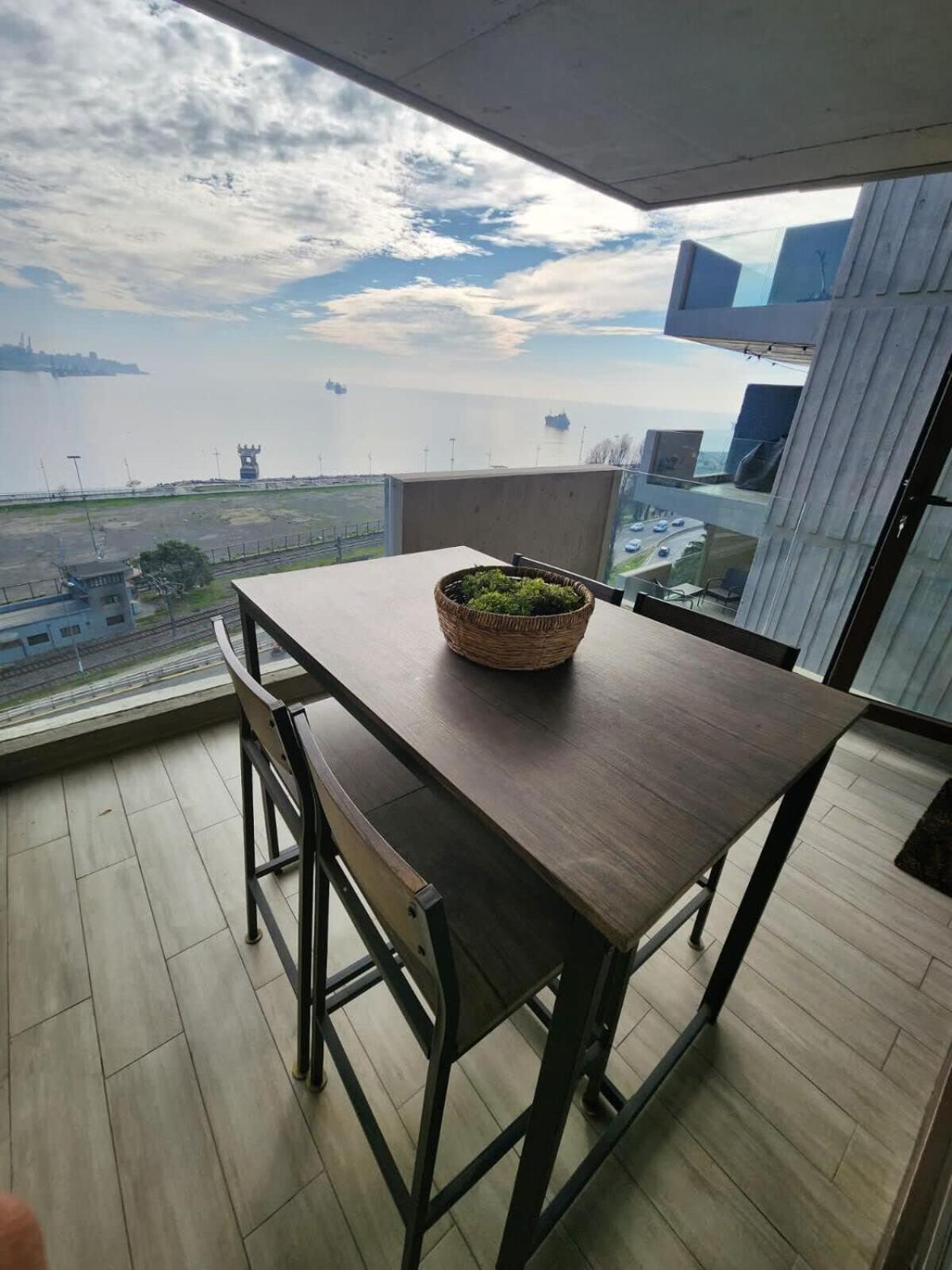 Estudio Nuevo Con Preciosa Vista Con Estacionamiento Servicio Hom *