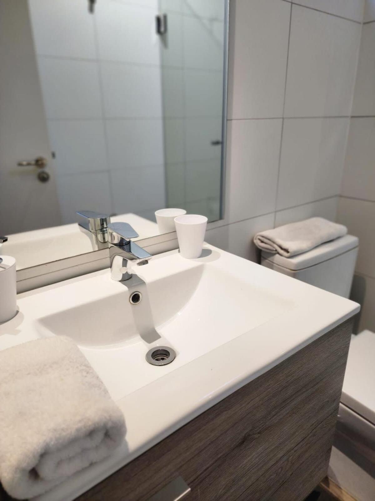 Estudio Nuevo Con Preciosa Vista Con Estacionamiento Servicio Hom *