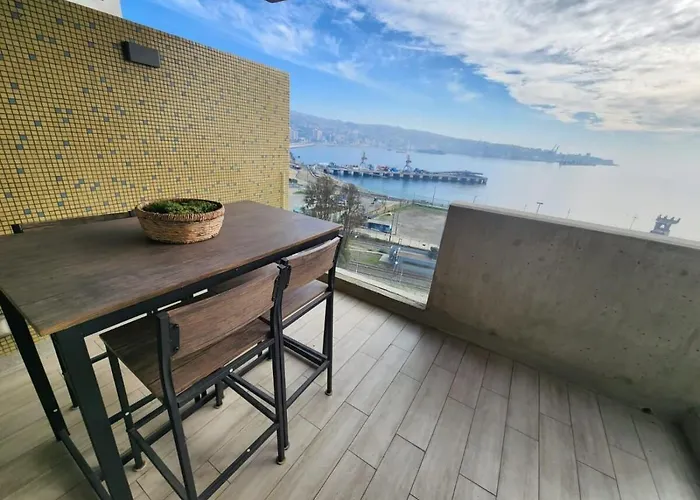 Estudio Nuevo con preciosa Vista Valparaiso con Estacionamiento Servicio HOM